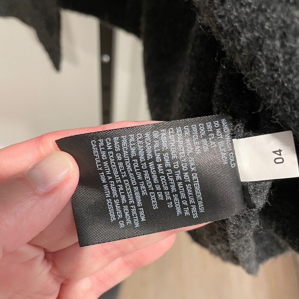 Uniqlo Charcoal Knit Sweater M - Picture 4 of 4